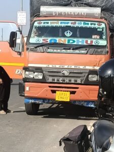 नम्बर प्लेट UKO6CA-1834 3.नंबर प्लेट UP21G-9612 फर्जी नम्बर प्लेट